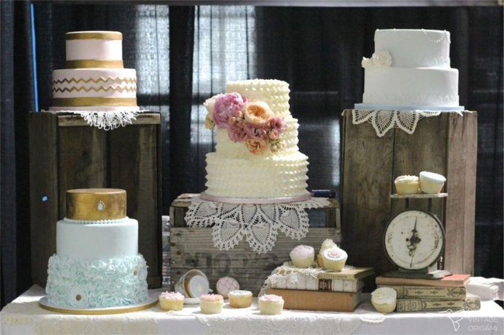 Vintage wedding cake stand decor on wedding cake table